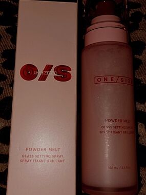 ONE/SIZE Powder Melt Glass Setting Spray — Soft Pink Finish
